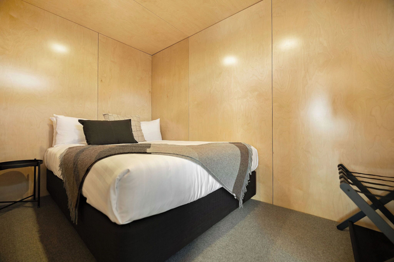 Bedroom, The Huts at Lakes Edge, Mackenzie