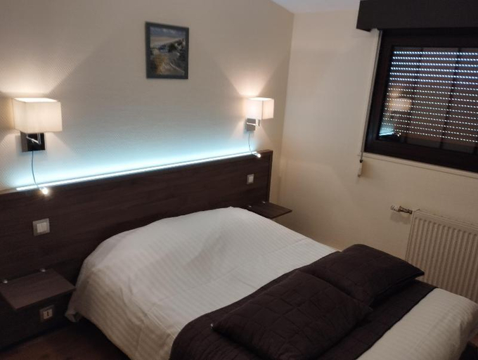 Bedroom 2, Logis Auberge De La Dune - Hotel & Restaurant, Somme