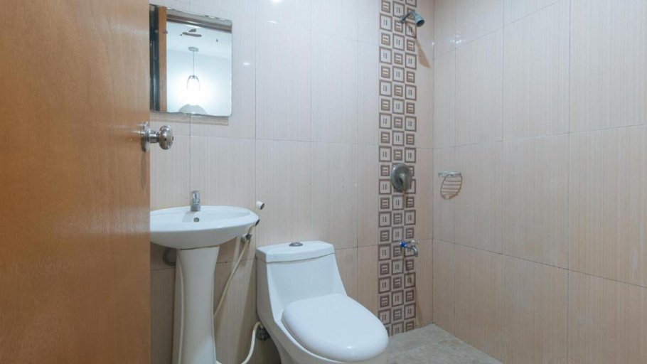 Bathroom 5, RedDoorz @ Ranchotel Bayanan Alabang, Muntinlupa