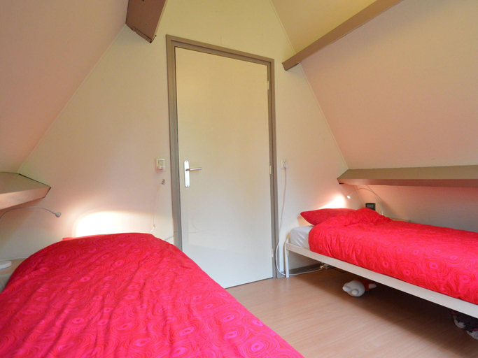 Bedroom 2, Chalet in Tyrol near Ski Slope, Weert
