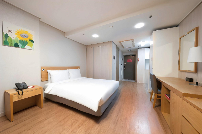 Bedroom 12