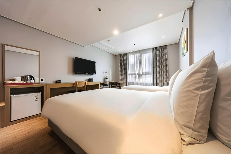 Bedroom 25