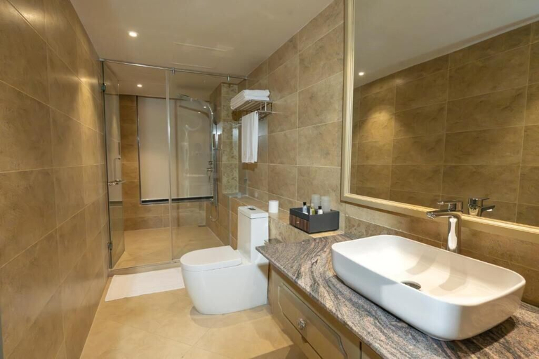 Others 4, Grandeeza Hotel by Galison, Negombo