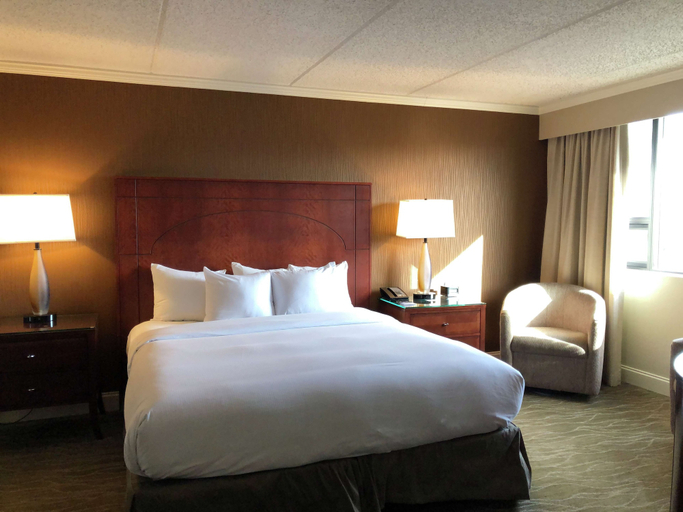 Bedroom 3, DoubleTree by Hilton Akron Fairlawn, Summit