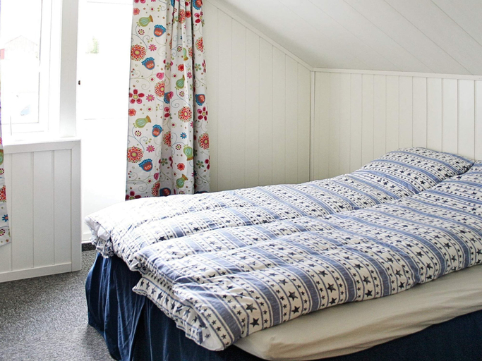 Bedroom 2, Holiday Home in Kvaløya, Tromsø