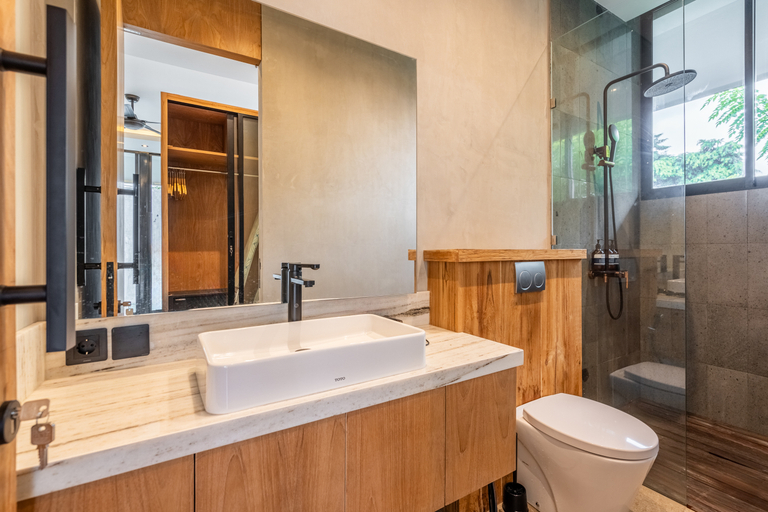 Bathroom 5, Titi House Villa 1 by Betterplace, Gianyar