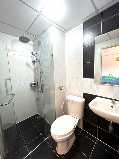 Bathroom 5, Hide Bangkok Hostel, Khlong Toey