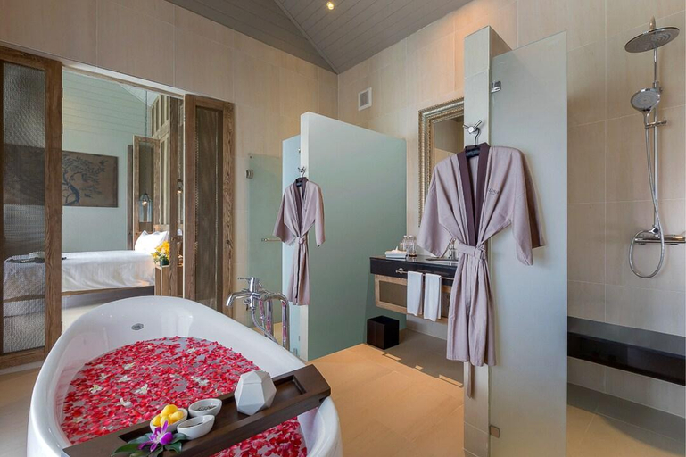 Bathroom 23