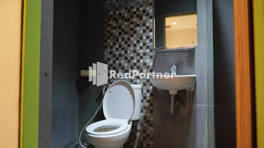 Bathroom 4, Wisma Sederhana Budget Hotel, Medan