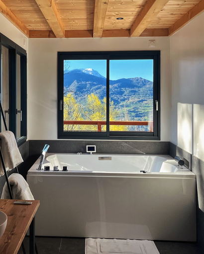 Bathroom 3, Les balcons de saint apollinaire, Hautes-Alpes