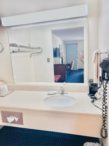 Bathroom 3, The ashley inn, Ashley