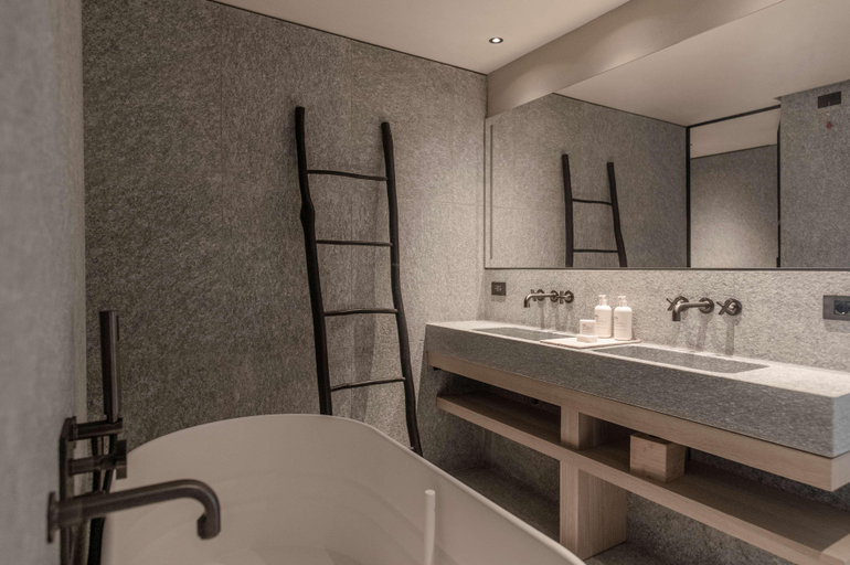 Bathroom 5, Casa Di Langa, Cuneo