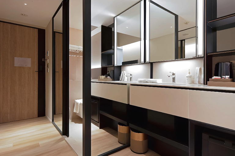 Bathroom 18