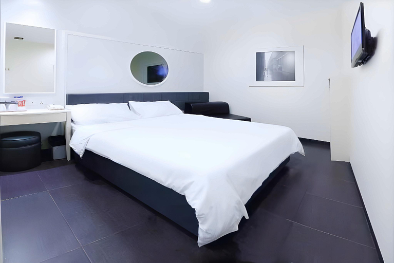 Bedroom 14