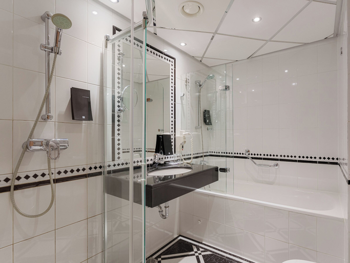 Bathroom 5, Radisson Blu Ridzene Hotel, Riga