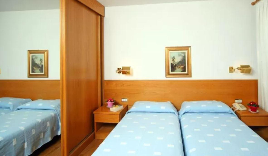 Bedroom 2, Hotel Dolomiti Pinzolo, Trento