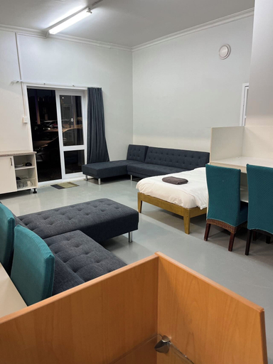 Others 2, 2 Double 3 Single  2 Sofa Beds Studio, Waitakere