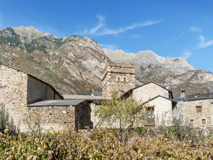 Others 5, Stone Chalet near Benasque and Scenic Lake, Huesca