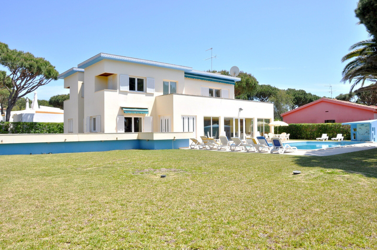 Exterior & Views 2, Villa in Vilamoura With Private Pool & BBQ, Loulé