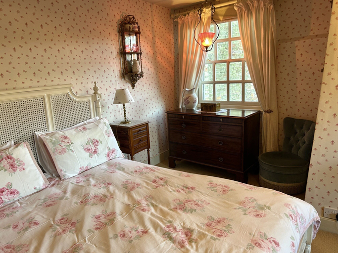 Bedroom 2, Peacocks Tearoom and Fine B and B, Cambridgeshire