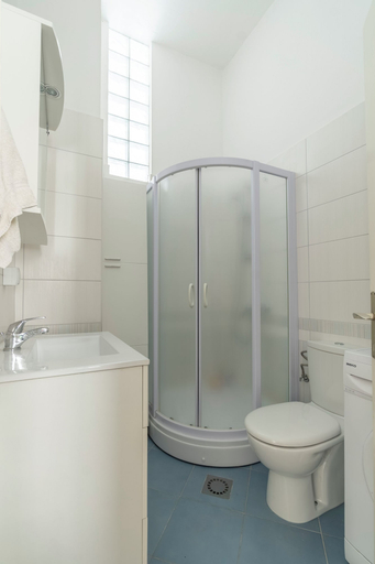 Bathroom 3, Central Cathedral Apartment