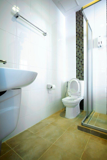 Bathroom 10