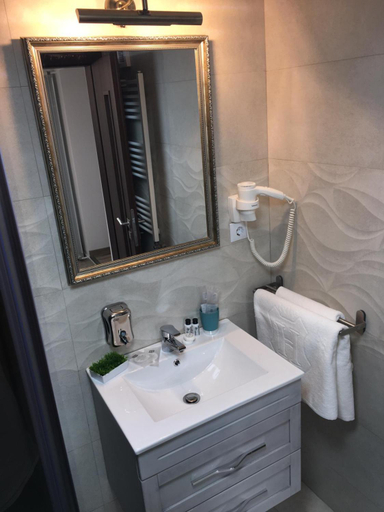 Bathroom 2, Apartment Queen Bridge, Sibiu