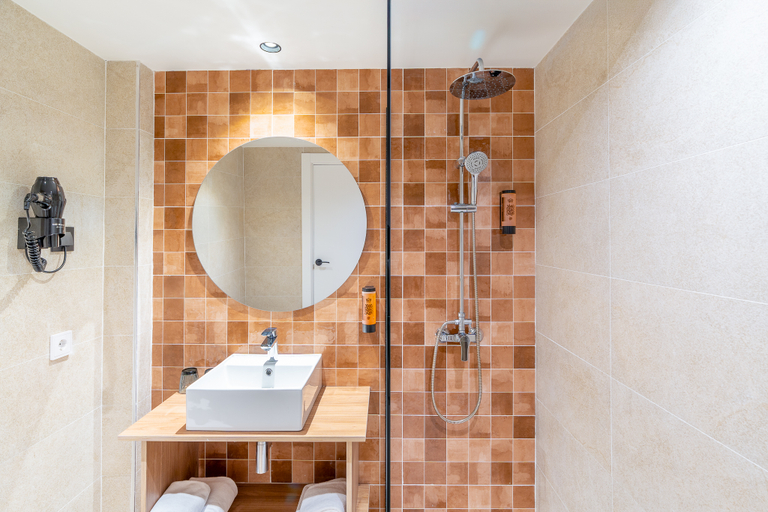 Bathroom 5, tent Arenal, Baleares
