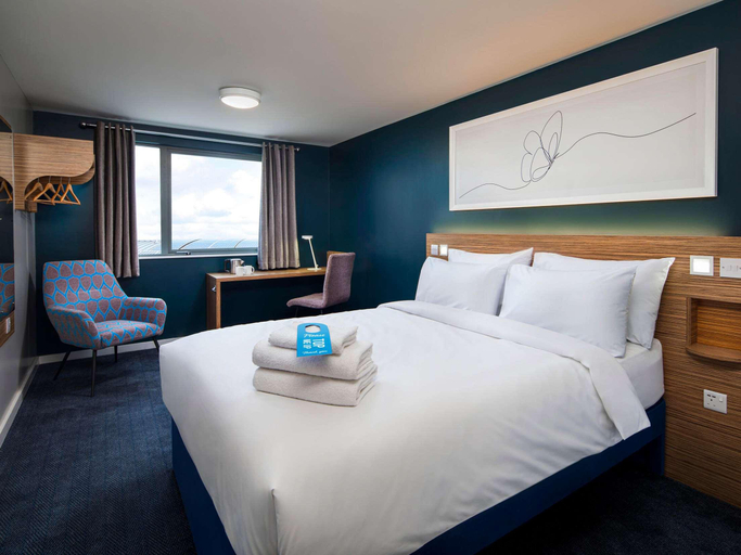 Bedroom 3, Travelodge Egham, Surrey