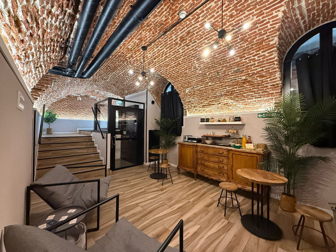 Food & Drinks 5, CC Opera Suites, Madrid