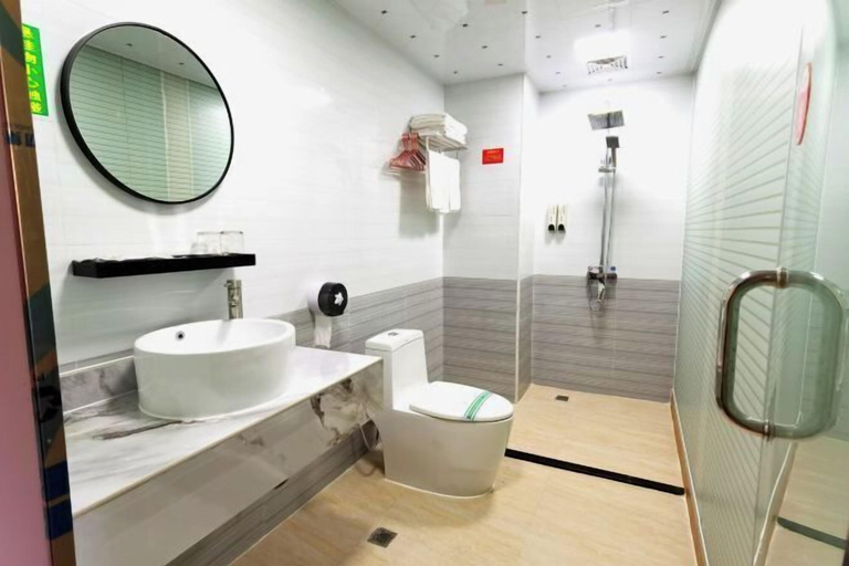 Bathroom 5, Wanli Hotel, Qinzhou