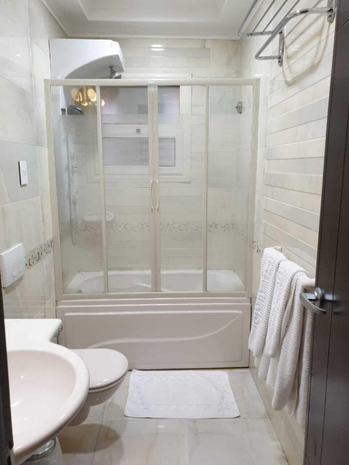 Bathroom, Lotus Hotel, Qasr an-Nil