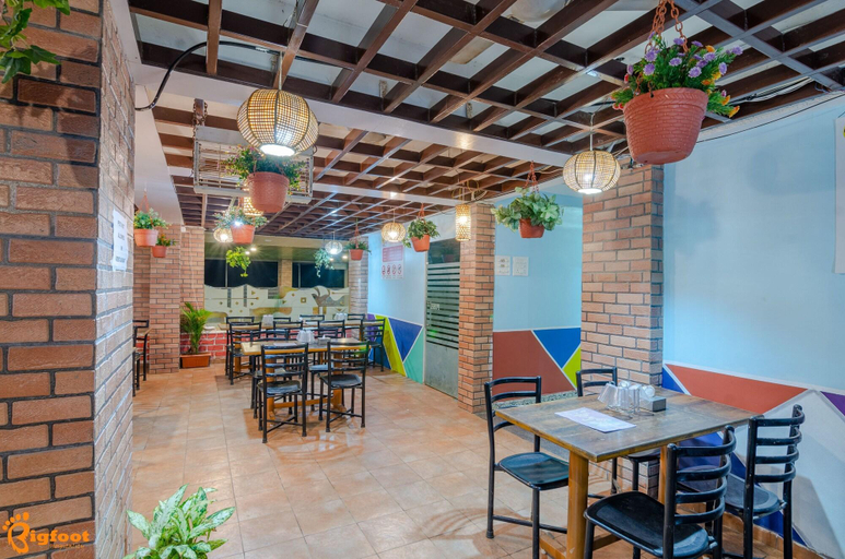 Food & Drinks 5, White House Beach Resort, Raigarh