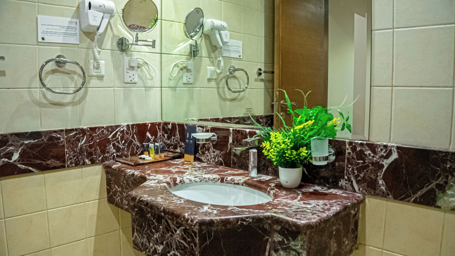 Bathroom 5, Rabwat Al Safwa Golden Hotel, Al Madinah Al Munawwarah