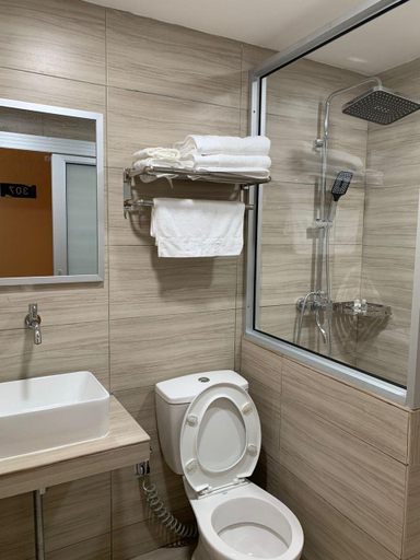 Bathroom 5, T Lodge, Kapit, Kapit
