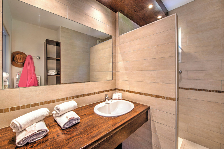 Bathroom 5, Village Club Les Mas de L'Esterel, Var