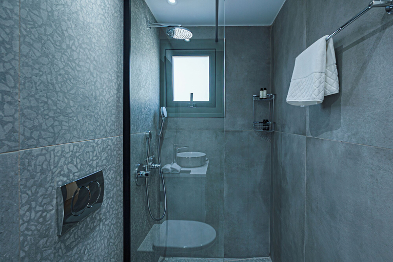 Bathroom 4, Loft Centrale by Deserve