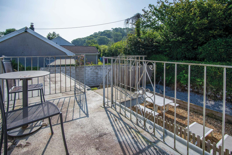 4, Bryn View – 5 Bedroom Holiday Home – Oxwich, Swansea
