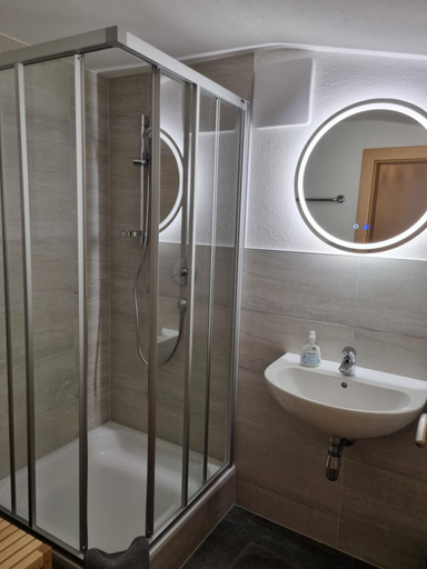 Bathroom 2, LANDHAUS DORNAU Apartments, Schwaz
