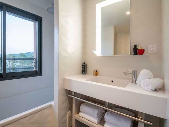 Bathroom, Ibis Styles Porto Vecchio, Corse-du-Sud