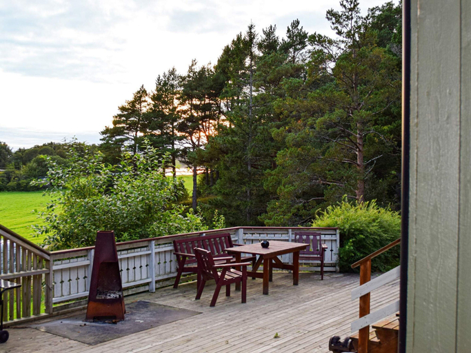 Outdoor dining 3, 6 Person Holiday Home in Flatanger, Flatanger