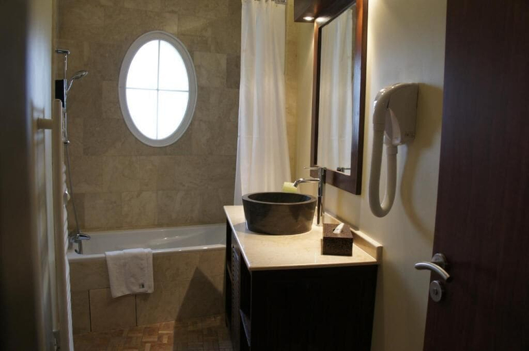 Bathroom 5, Les Jardins de Beauval, Loir-et-Cher