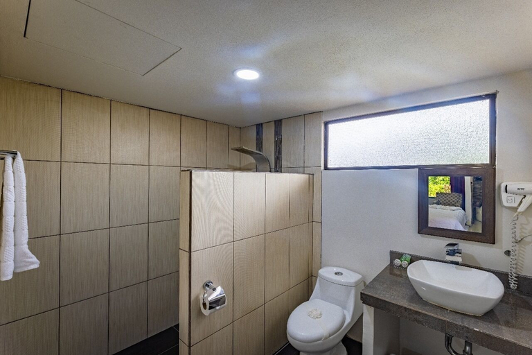 Bathroom 4, Hotel Los Ríos, Guácimo