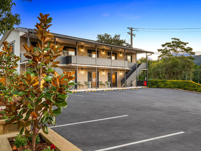 Others 3, Village Inn Canungra, Tamborine Mountain