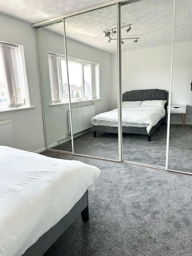 Room 5, Hartlepool-3 bd House-sleeps5-free Parking&netflix, Hartlepool