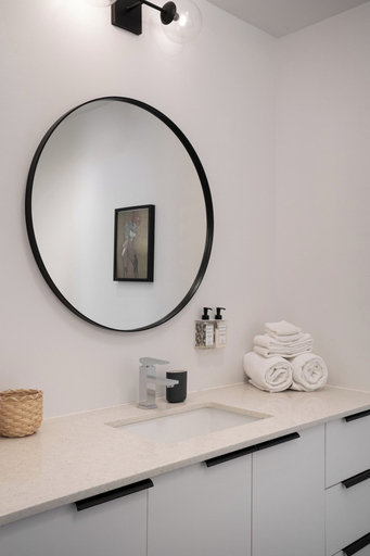 Bathroom 5, Maison Saint-Vincent, Montréal
