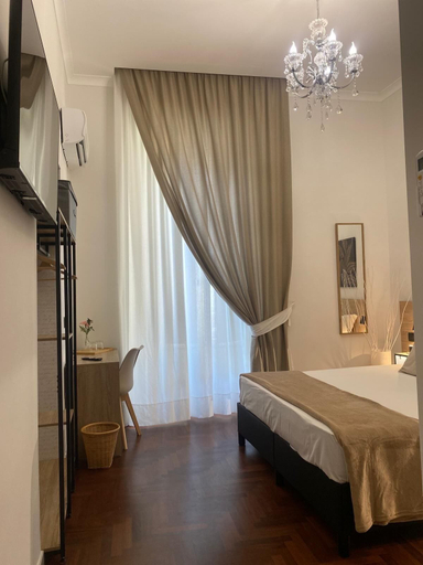 Others 4, ar.b&b nel cuore di napoli, Napoli
