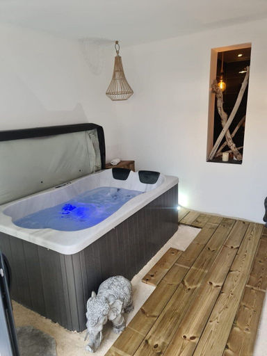 Bathroom 5, La Perle du Voyageur, Hérault