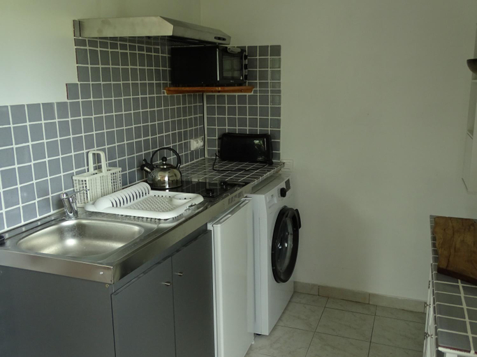 Kitchen 2, chambre d'hotes independante climatisee avec kitchenette, Gard