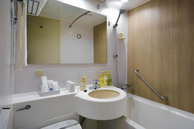 Bathroom 14